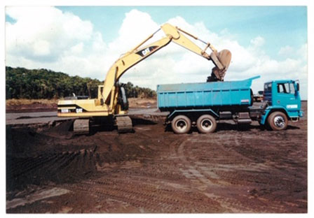 12-Timeline-Coedra-Primeira-Escavadeira-Hidraulica-Ferteco-1999-444x312px